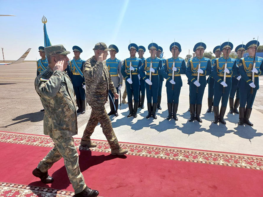 Azerbaijani defense minister visits Kazakhstan (PHOTO)