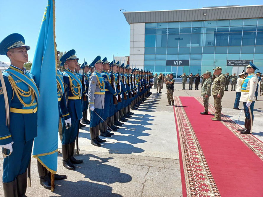 Azerbaijani defense minister visits Kazakhstan (PHOTO)
