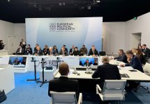 Президент Ильхам Алиев в рамках 4-го Саммита Европейского политического сообщества выступил на круглом столе на тему «Энергетика и связь» (ФОТО)