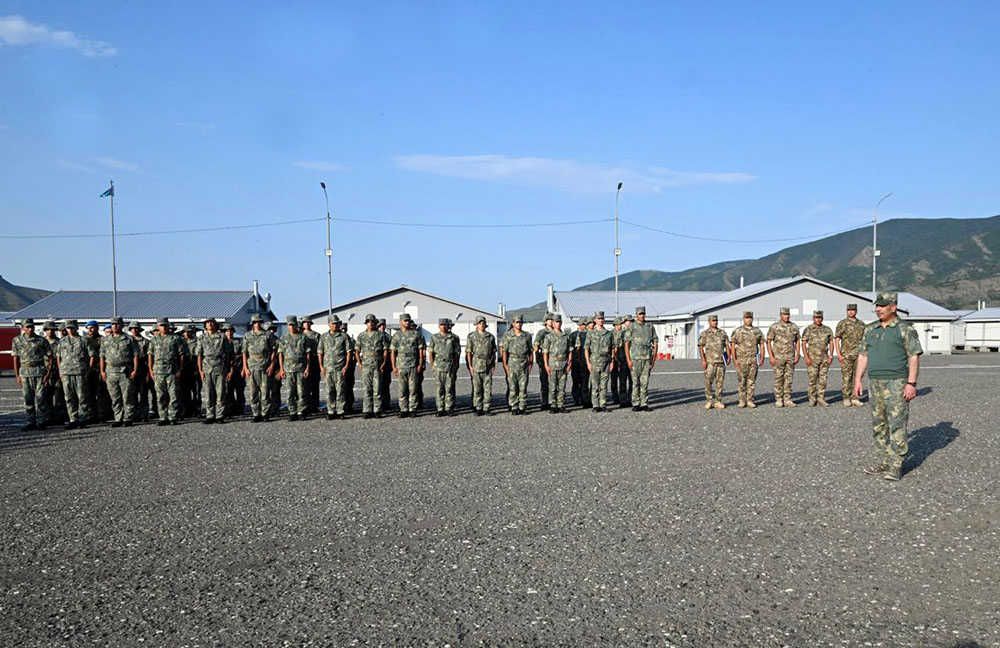 Azerbaijan Defense Minister meets with military personnel serving in liberated territories