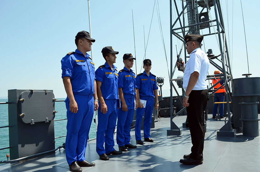 Azerbaijani Naval Forces faculty cadets hold practical classes (PHOTO)