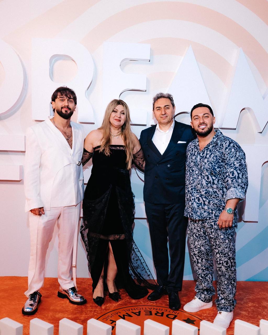 Красная дорожка Dream Fest в Баку - позитивные Arabesque, Efendi со звездной короной и другие знаменитости (ФОТО)