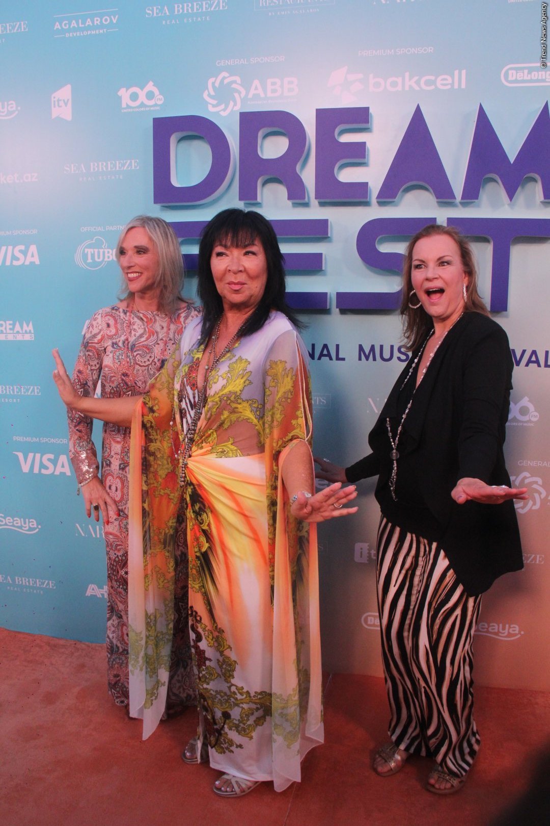 Красная дорожка Dream Fest в Баку - позитивные Arabesque, Efendi со звездной короной и другие знаменитости (ФОТО)