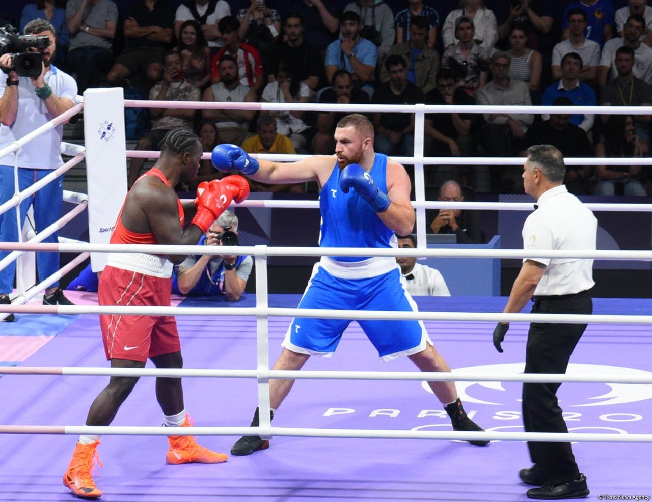 Azerbaijani boxer throws in towel at Olympic Games (PHOTO)