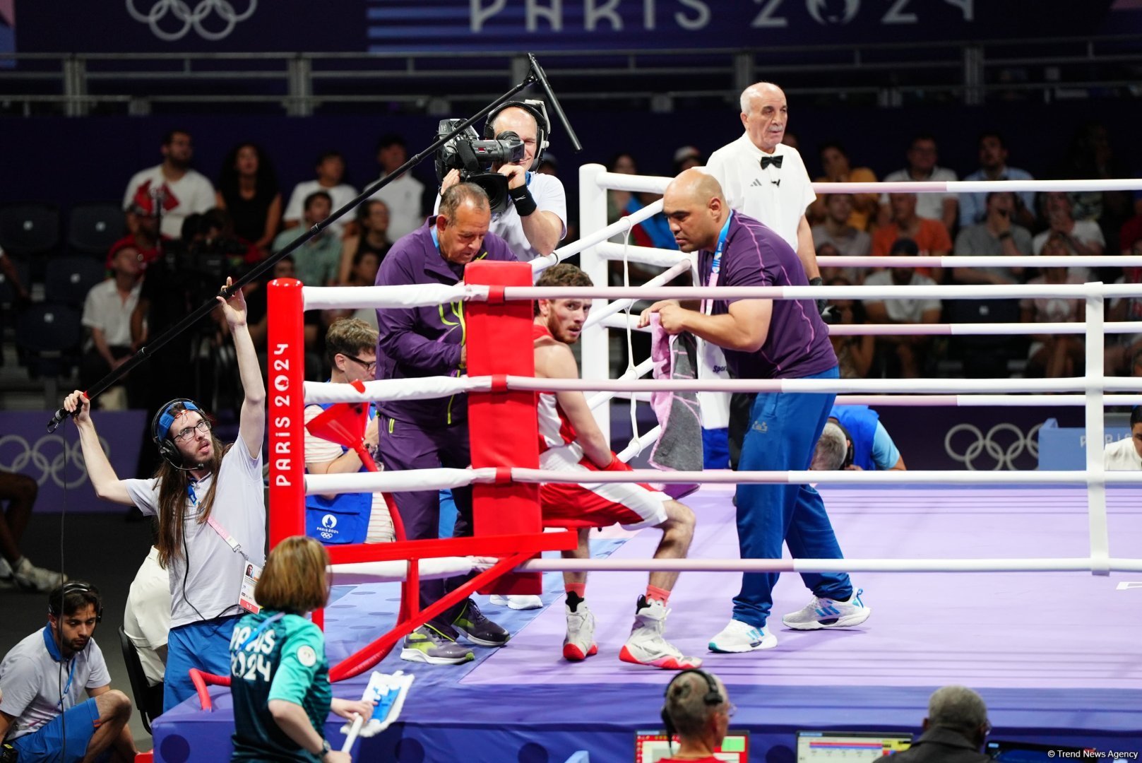 Azerbaijani boxer throws in towel at Paris Olympics (PHOTO)