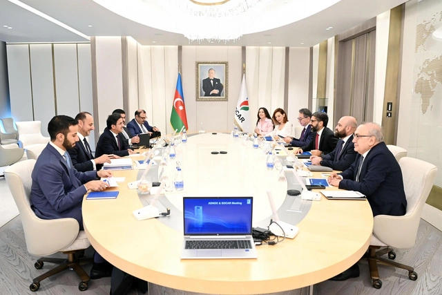 Президент SOCAR встретился с исполнительным директором ADNOC
