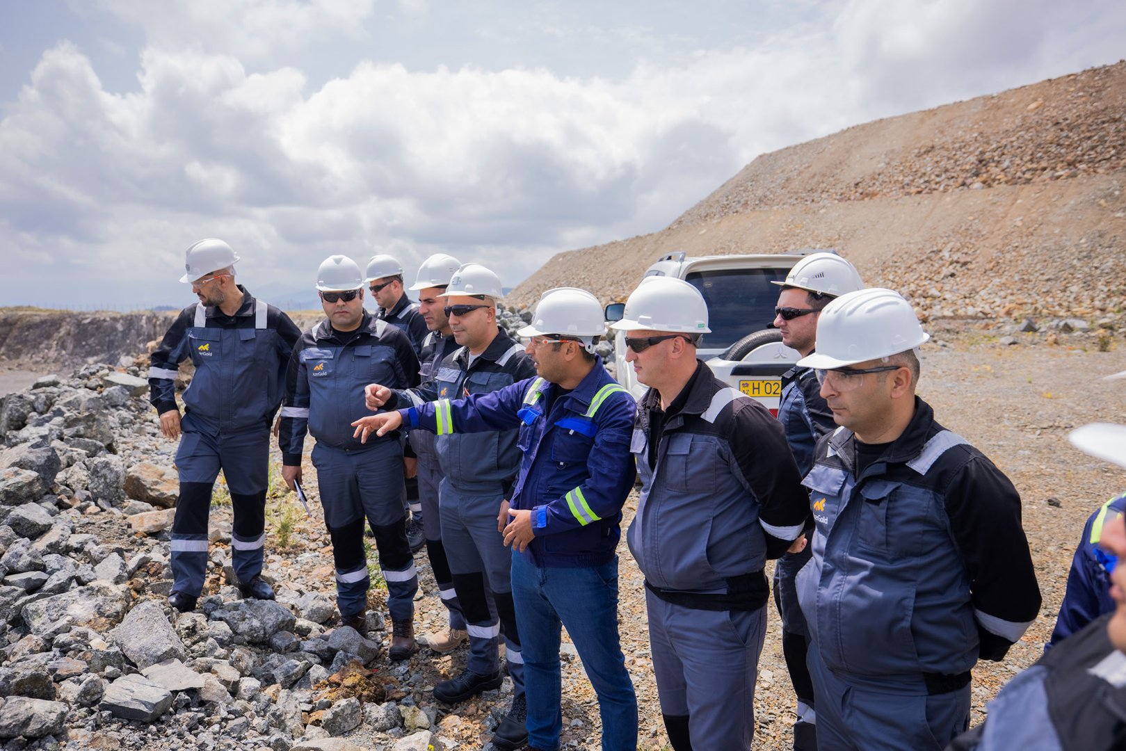 Рабочая группа ЗАО «AzerGold» провела осмотр месторождений в Гедабеке в рамках Соглашения о распределении добычи (ФОТО)