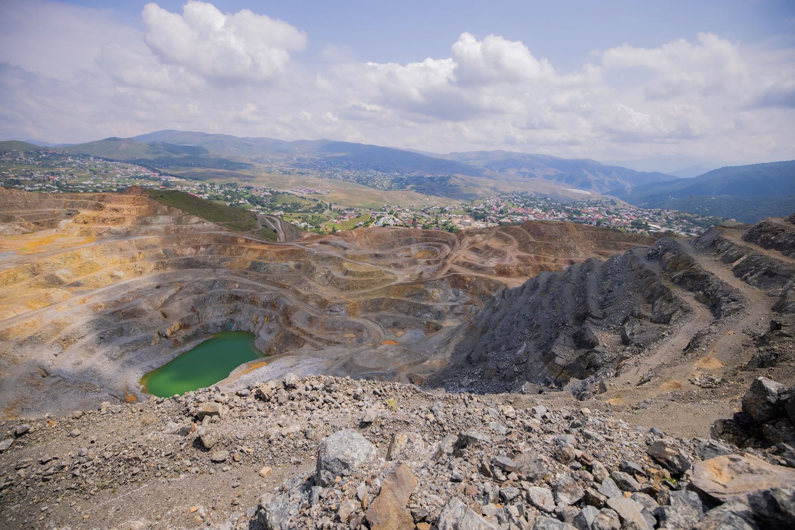 Рабочая группа ЗАО «AzerGold» провела осмотр месторождений в Гедабеке в рамках Соглашения о распределении добычи (ФОТО)