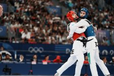 Azerbaijani taekwondo athlete kicks it up notch getting to 1/4 finals in Paris (PHOTO)