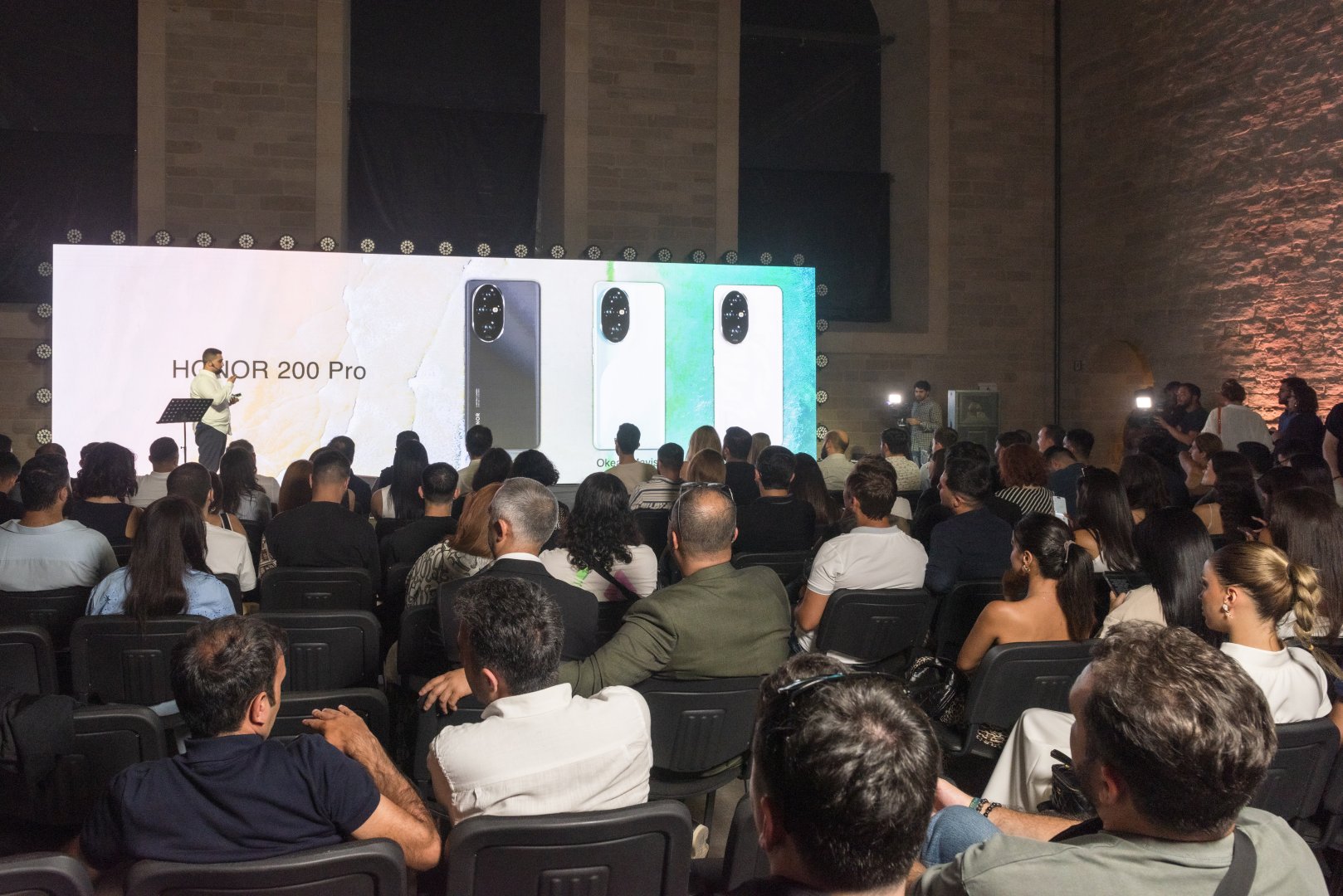 В Азербайджане начались продажи флагманских смартфонов HONOR 200 и HONOR 200 Pro (ФОТО/ВИДЕО)