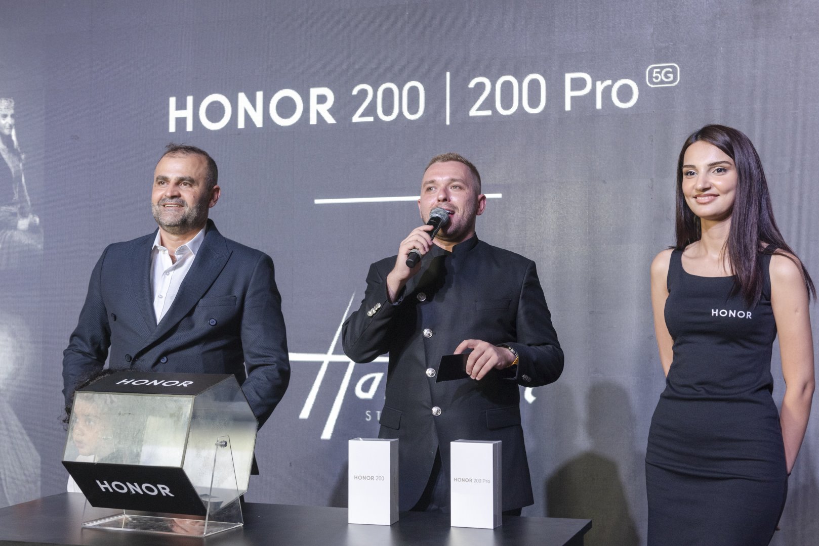 В Азербайджане начались продажи флагманских смартфонов HONOR 200 и HONOR 200 Pro (ФОТО/ВИДЕО)