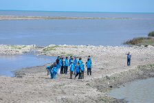 IDEA провела традиционную акцию очистки территории на берегу реки Кура (ФОТО)