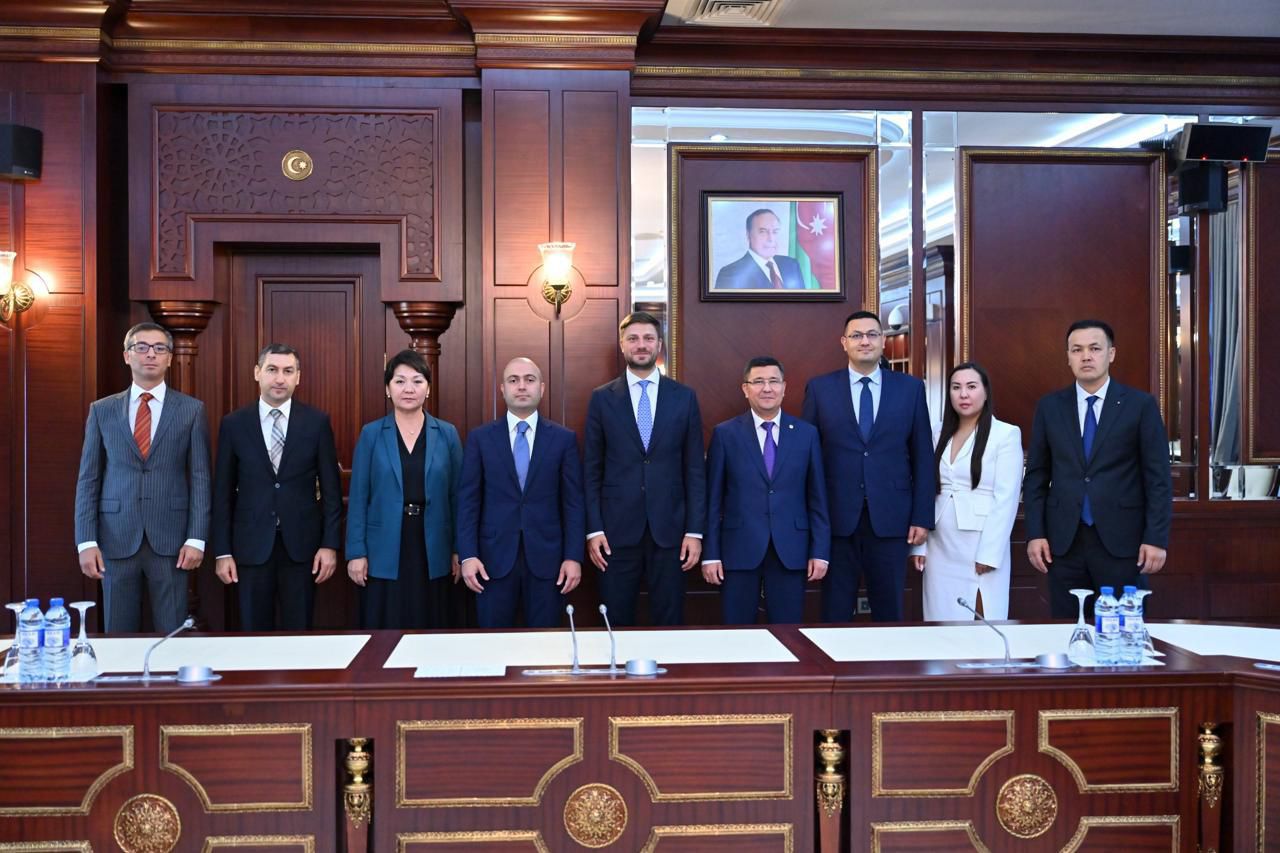 Делегация Сената парламента Казахстана побывала в Милли Меджлисе (ФОТО)