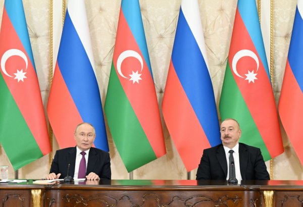 Presidents of Azerbaijan, Russia discuss series of issues on regional agenda in Baku