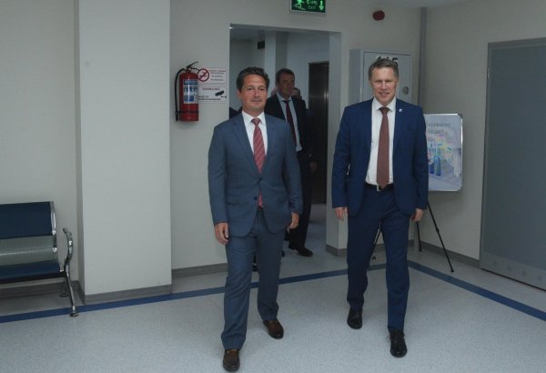 Russian health minister views Baku branch of Sechenov University simulation center (PHOTO)