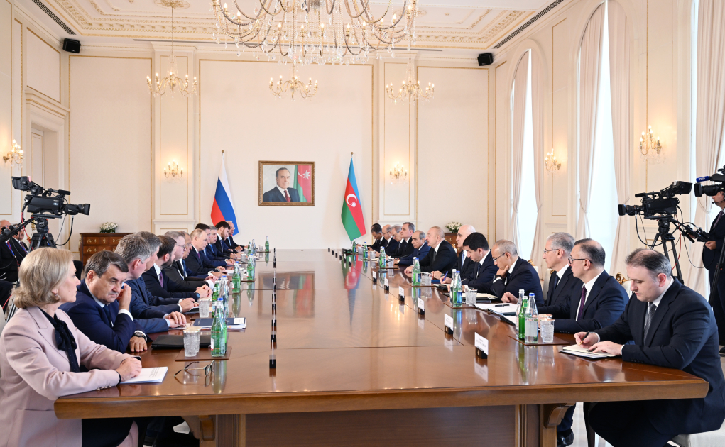President Ilham Aliyev, President Vladimir Putin hold expanded meeting (PHOTO/VIDEO)