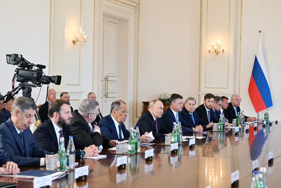 President Ilham Aliyev, President Vladimir Putin hold expanded meeting (PHOTO/VIDEO)