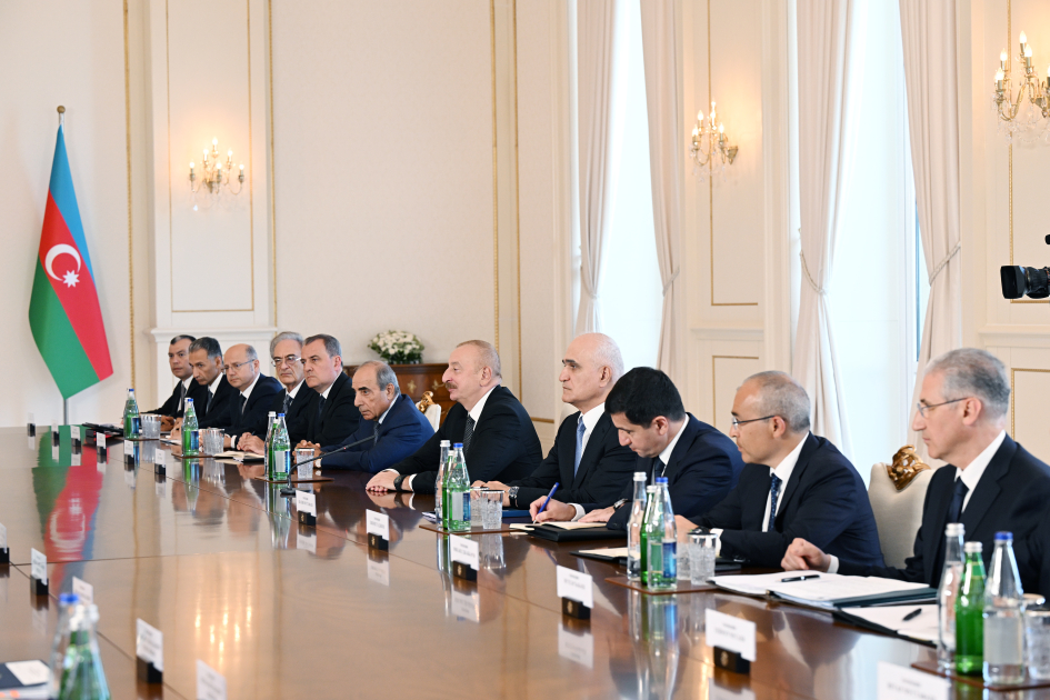 President Ilham Aliyev, President Vladimir Putin hold expanded meeting (PHOTO/VIDEO)