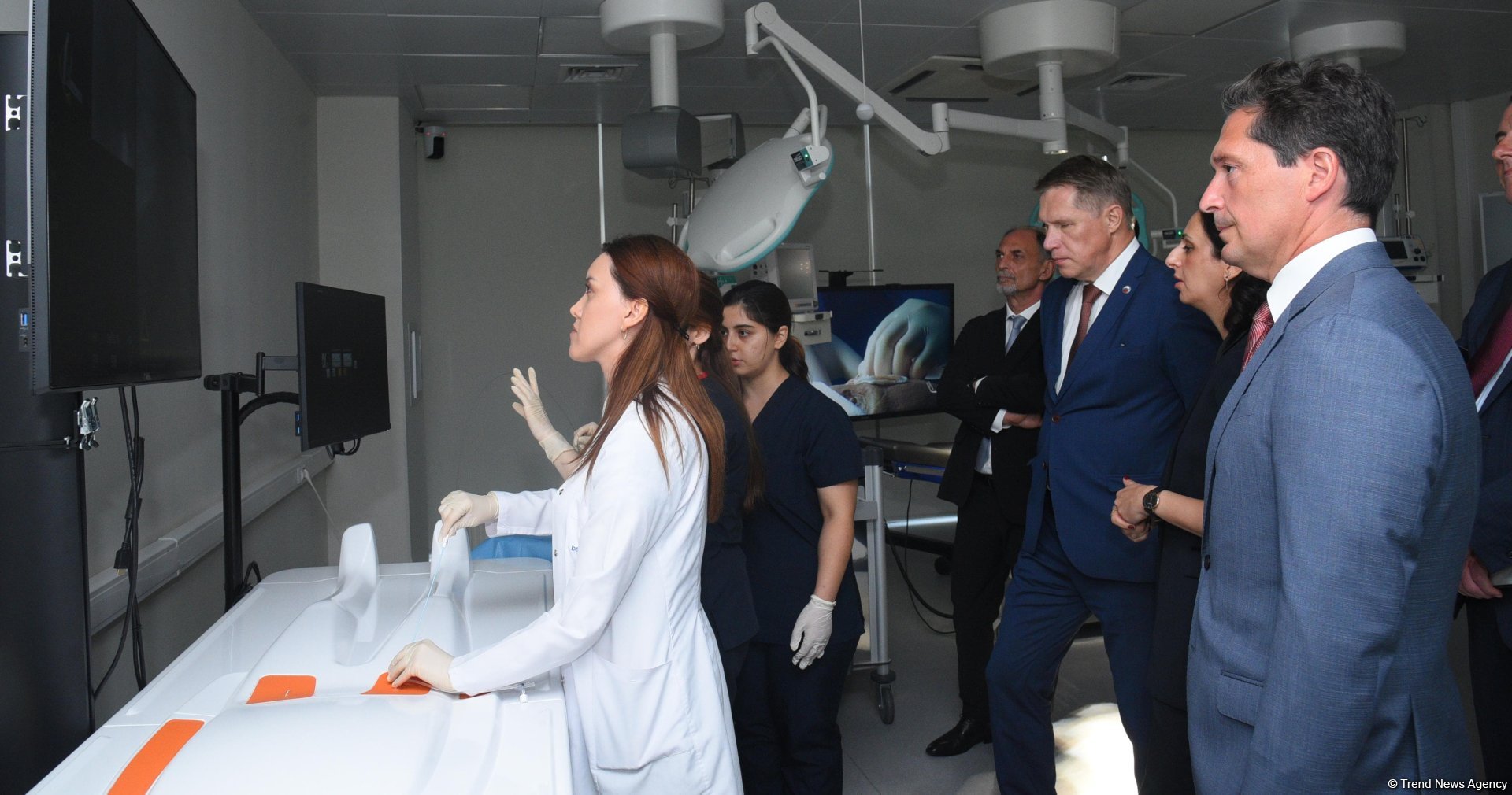 Russian health minister views Baku branch of Sechenov University simulation center (PHOTO)