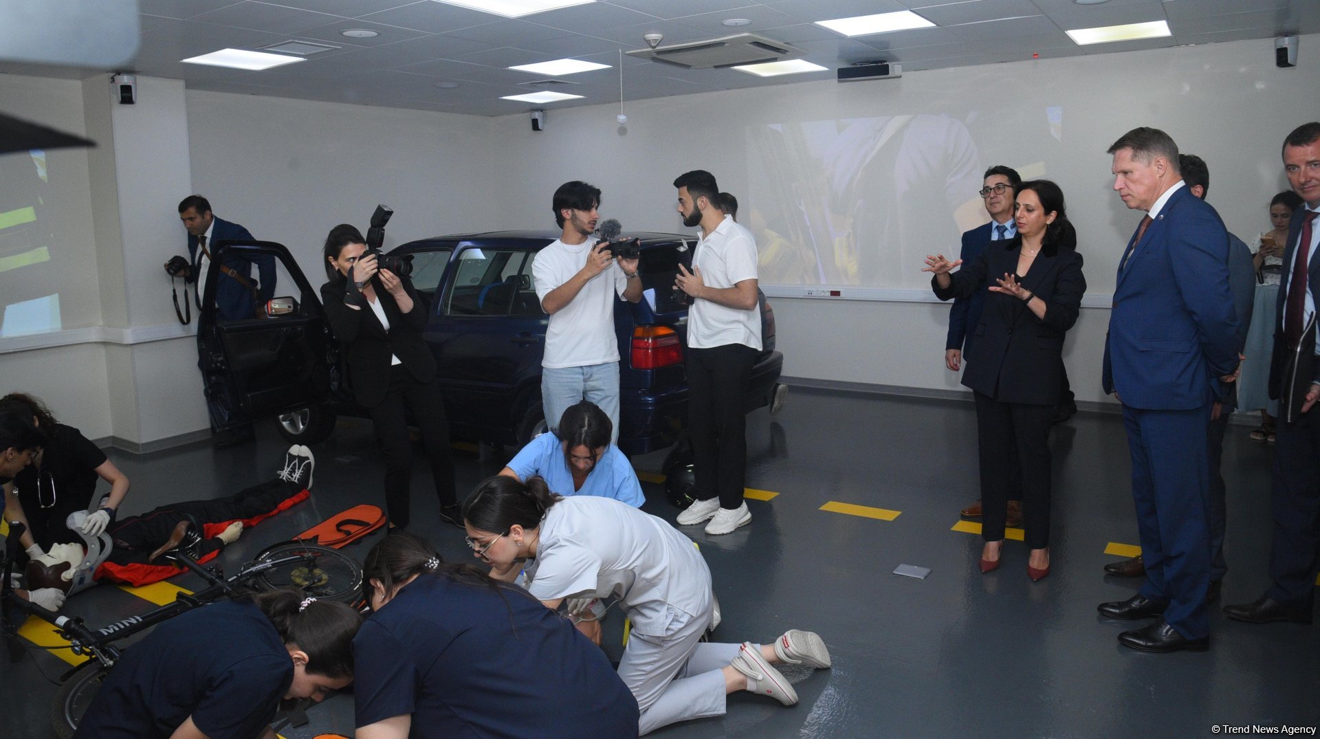 Russian health minister views Baku branch of Sechenov University simulation center (PHOTO)
