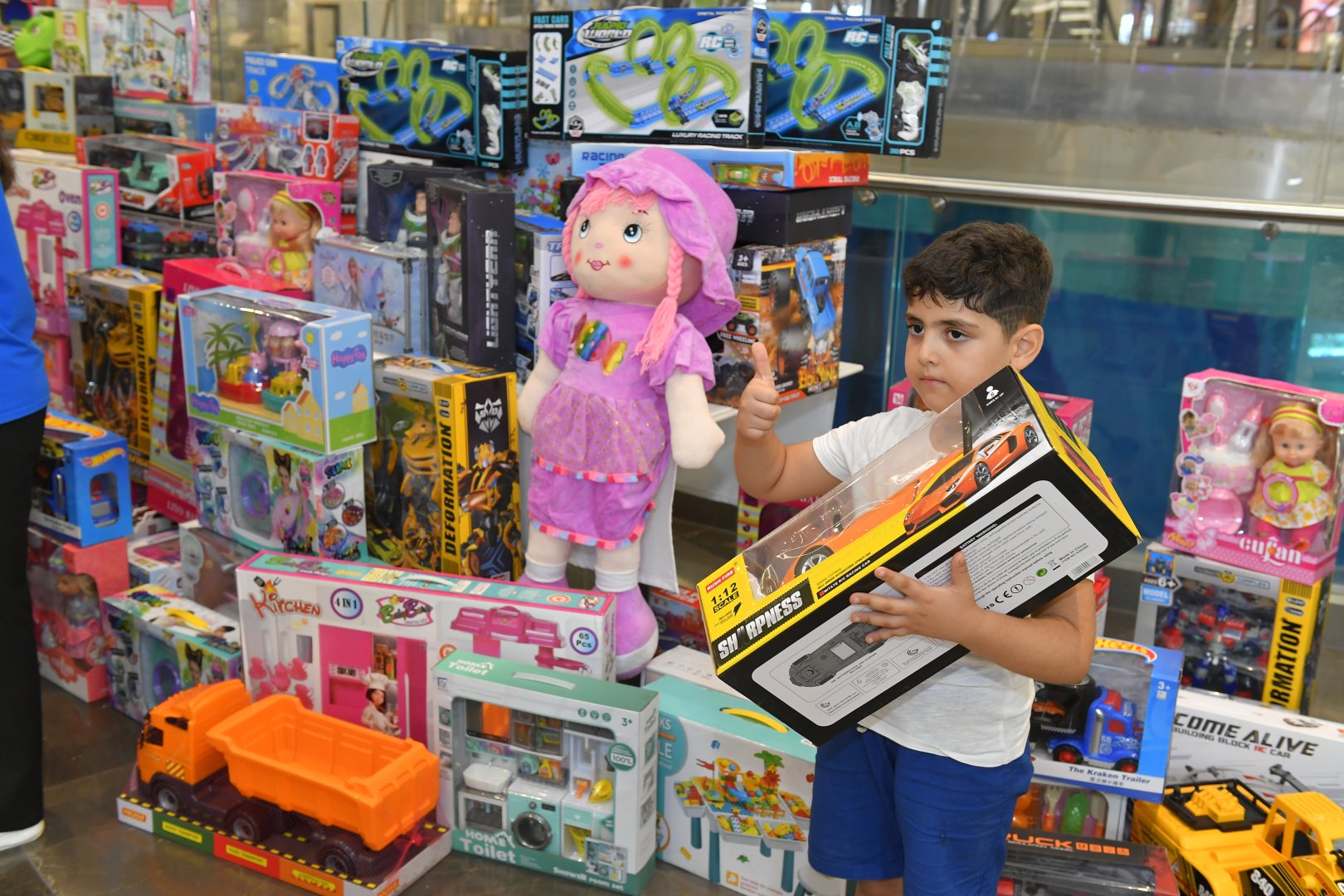 Heydar Aliyev Foundation organizes events for martyrs' children (PHOTO)