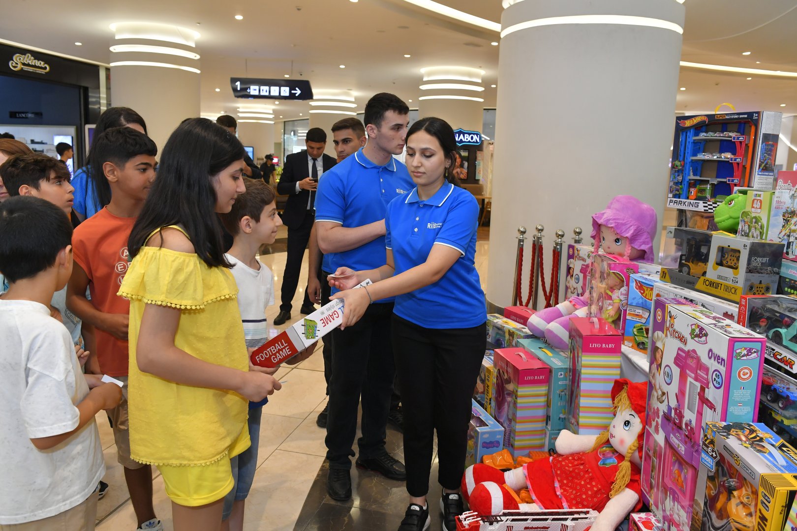 Heydar Aliyev Foundation organizes events for martyrs' children (PHOTO)