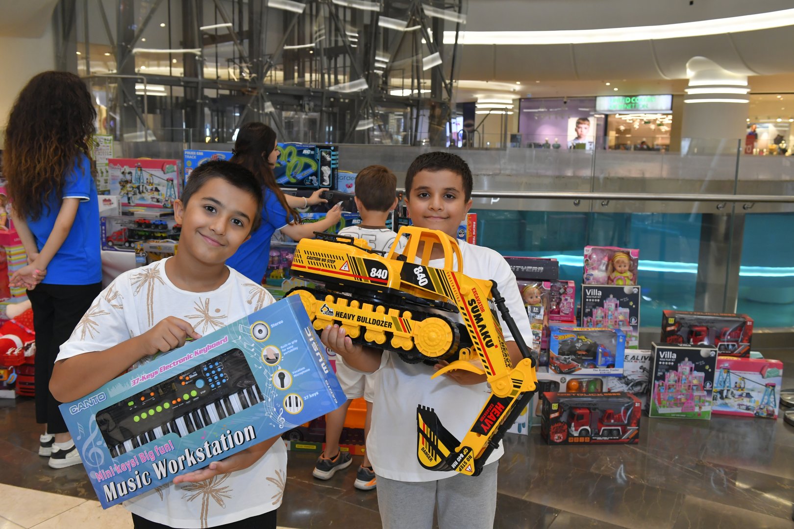 Heydar Aliyev Foundation organizes events for martyrs' children (PHOTO)