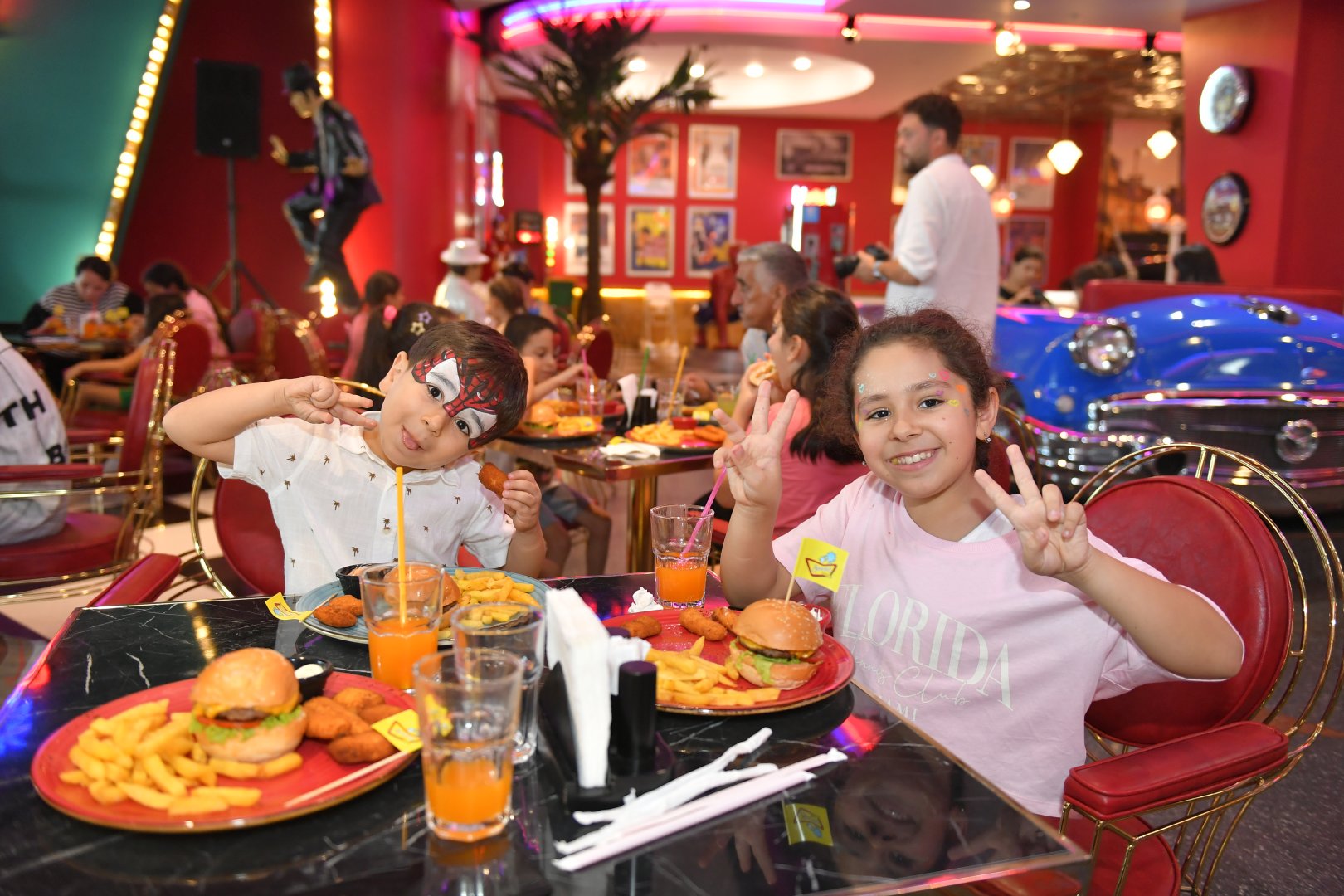 Heydar Aliyev Foundation organizes events for martyrs' children (PHOTO)