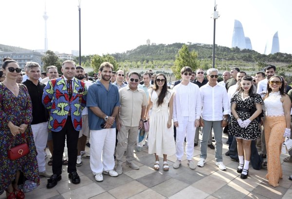 Baku hosts rally and exhibition of classic cars (PHOTO)