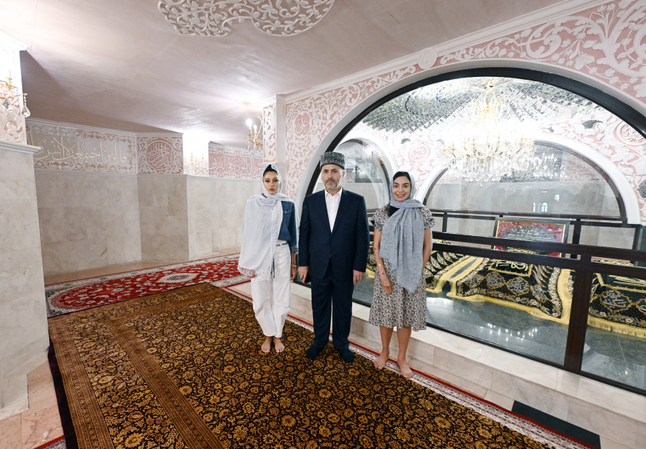 Azerbaijan's First Lady Mehriban Aliyeva visits Bibiheybet Shrine Complex (PHOTO)