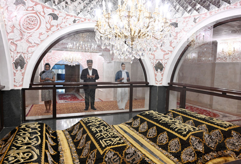 Azerbaijan's First Lady Mehriban Aliyeva visits Bibiheybet Shrine Complex (PHOTO)