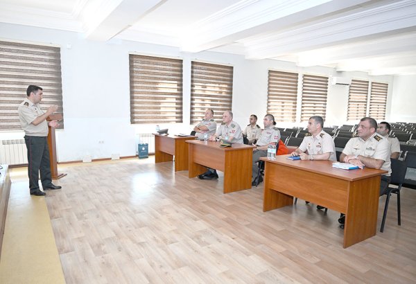 Azerbaijani military medicine experts hold meeting with Serbian counterparts (PHOTO)