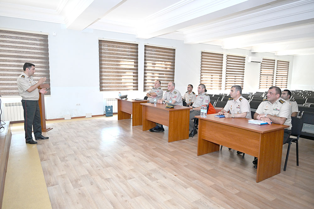 Azerbaijani military medicine experts hold meeting with Serbian counterparts (PHOTO)