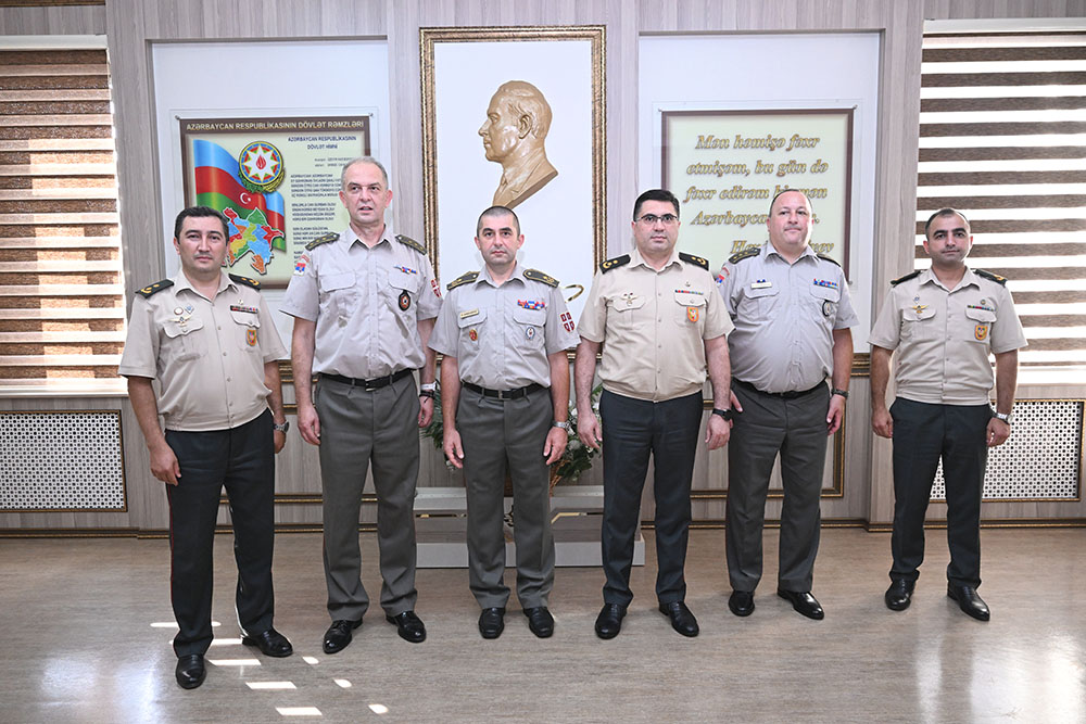 Azerbaijani military medicine experts hold meeting with Serbian counterparts (PHOTO)