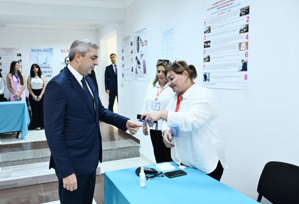 Самир Нуриев проголосовал на парламентских выборах (ФОТО)