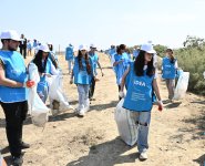 Heydar Aliyev Foundation VP Leyla Aliyeva joins clean-up action (PHOTO)