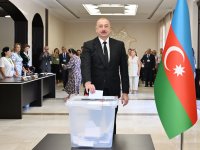 Президент Ильхам Алиев, Первая леди Мехрибан Алиева и их дочь Лейла Алиева проголосовали (ФОТО/ВИДЕО)
