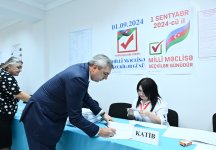 Самир Нуриев проголосовал на парламентских выборах (ФОТО)