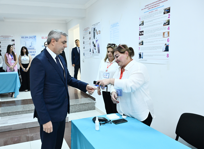Самир Нуриев проголосовал на парламентских выборах (ФОТО)