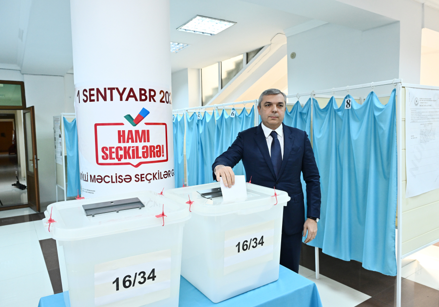 Самир Нуриев проголосовал на парламентских выборах (ФОТО)