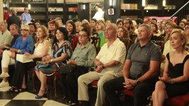В Баку презентован сборник "Межкультурный диалог", объединивший авторов из шести стран (ФОТО)