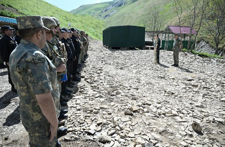 Azerbaijani defence ministry seniors inspect unit combat training