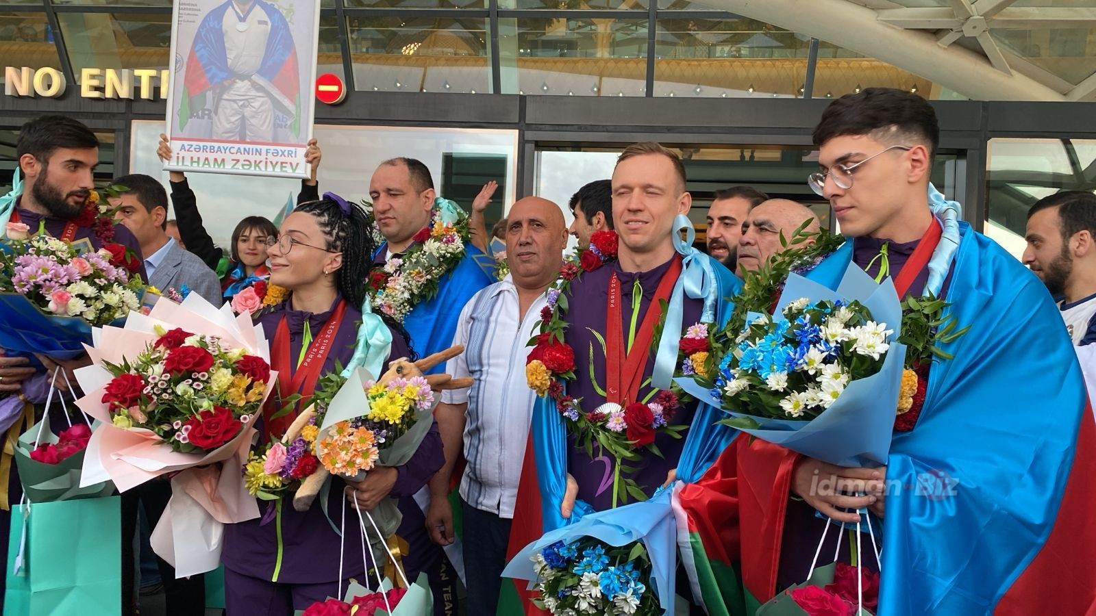 Азербайджанских паралимпийцев встретили на Родине аплодисментами (ФОТО)