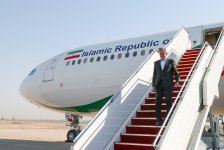 Президент Ирана совершил первый зарубежный визит в Ирак (ФОТО)