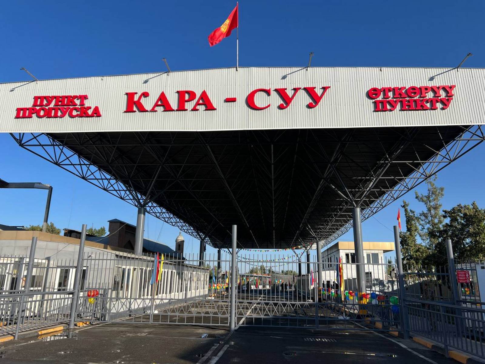 Kara-Suu-Road checkpoint turns back in business on Kyrgyz-Uzbek border