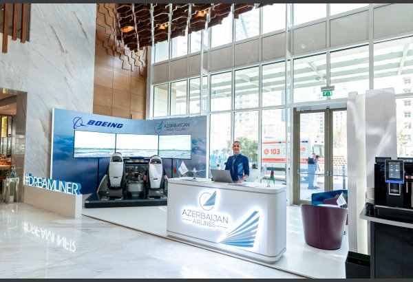 Dreamliner from AZAL and Boeing: Put your skills to test as pilot in simulator (PHOTO)