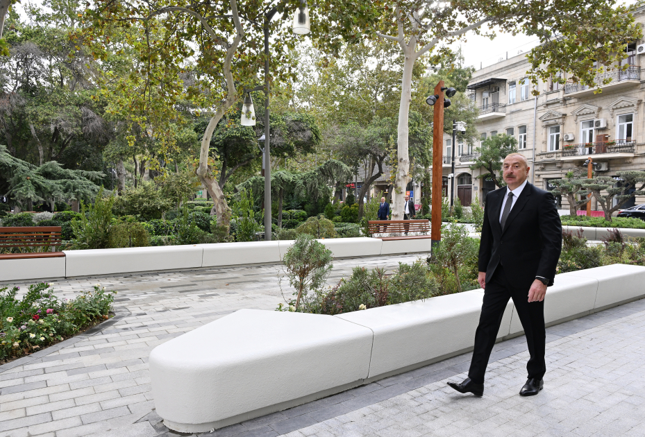President Ilham Aliyev visits "Khagani" Garden and surrounding areas after improvements and renovations (PHOTO/VIDEO)