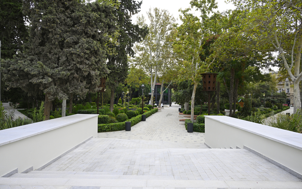 President Ilham Aliyev visits "Khagani" Garden and surrounding areas after improvements and renovations (PHOTO/VIDEO)