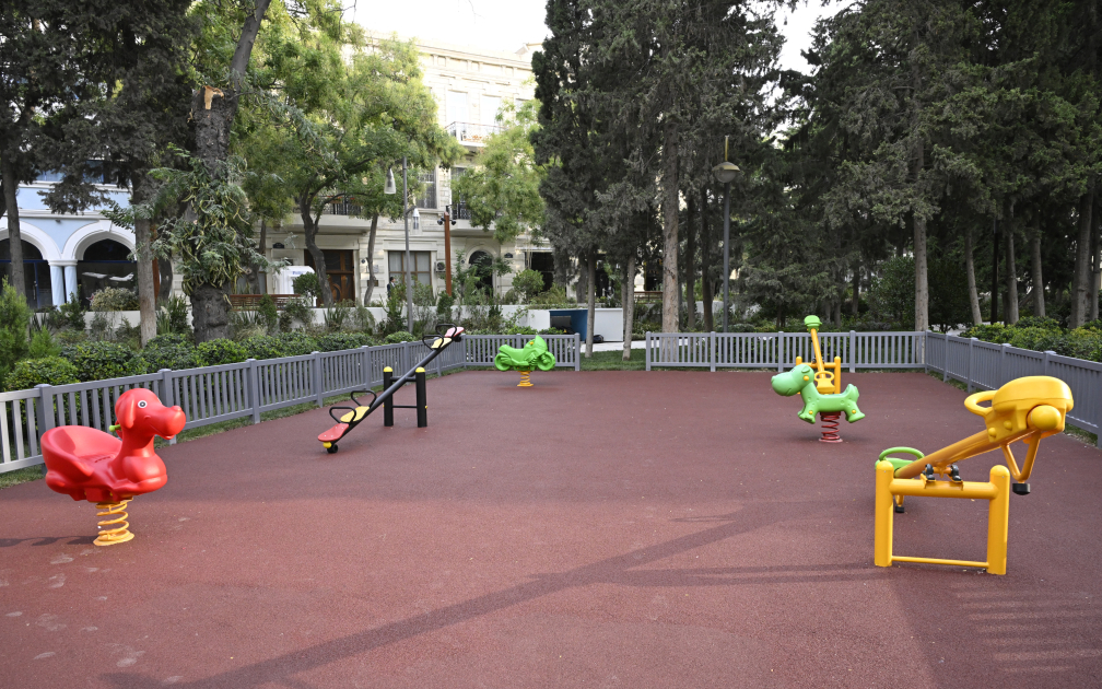 President Ilham Aliyev visits "Khagani" Garden and surrounding areas after improvements and renovations (PHOTO/VIDEO)