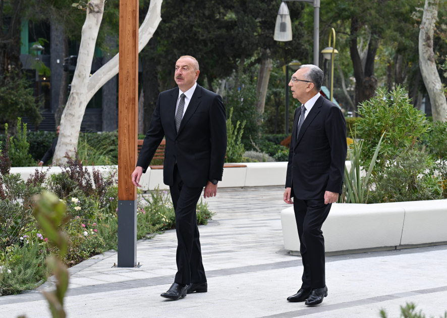 President Ilham Aliyev visits "Khagani" Garden and surrounding areas after improvements and renovations (PHOTO/VIDEO)